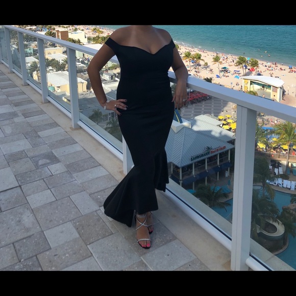 Women’s Fishtail Long Dress - Picture 2 of 7